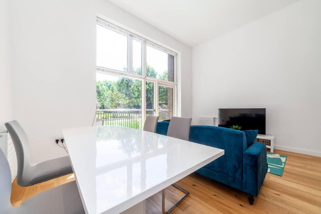 Stunning New 3 Bdr Duplex Wbalcony, East London Appartement Buitenkant foto