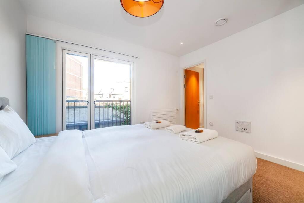 Stunning New 3 Bdr Duplex Wbalcony, East London Appartement Buitenkant foto