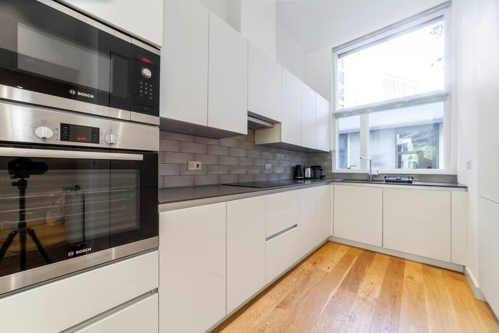 Stunning New 3 Bdr Duplex Wbalcony, East London Appartement Buitenkant foto