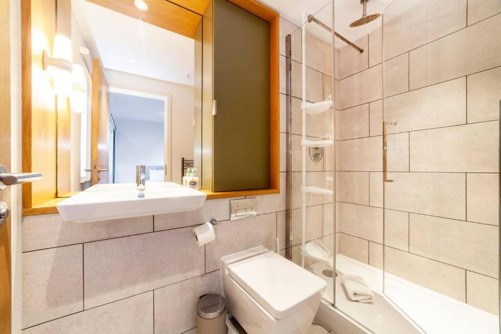 Stunning New 3 Bdr Duplex Wbalcony, East London Appartement Buitenkant foto
